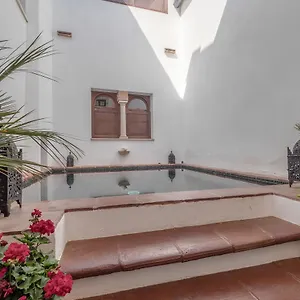 Apartasuites Alberca Deluxe Apartment Córdoba